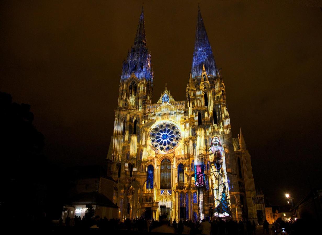B&B Hotel Chartres Centre Cathedrale 3 Etoiles Exterior foto