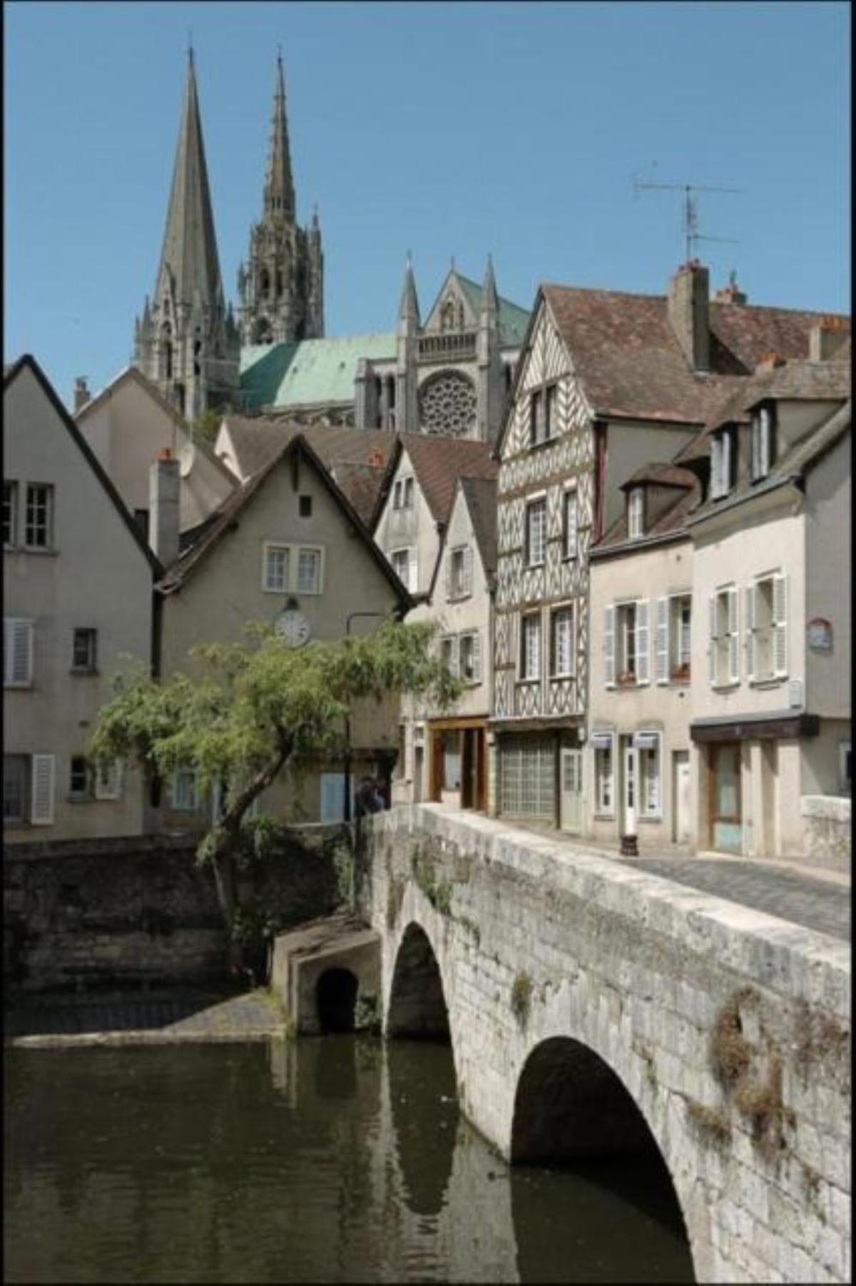 B&B Hotel Chartres Centre Cathedrale 3 Etoiles Exterior foto
